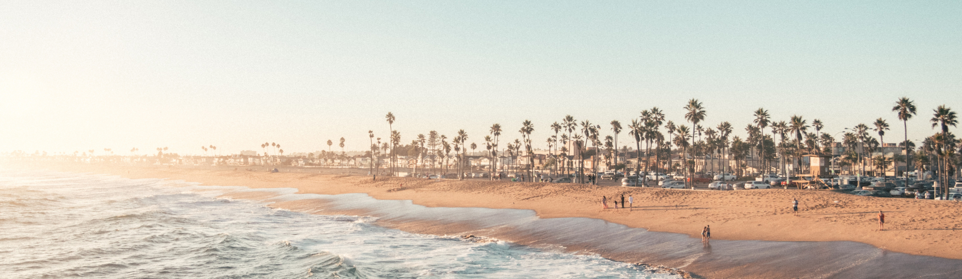 A beautiful image of a beach in Irvine, California